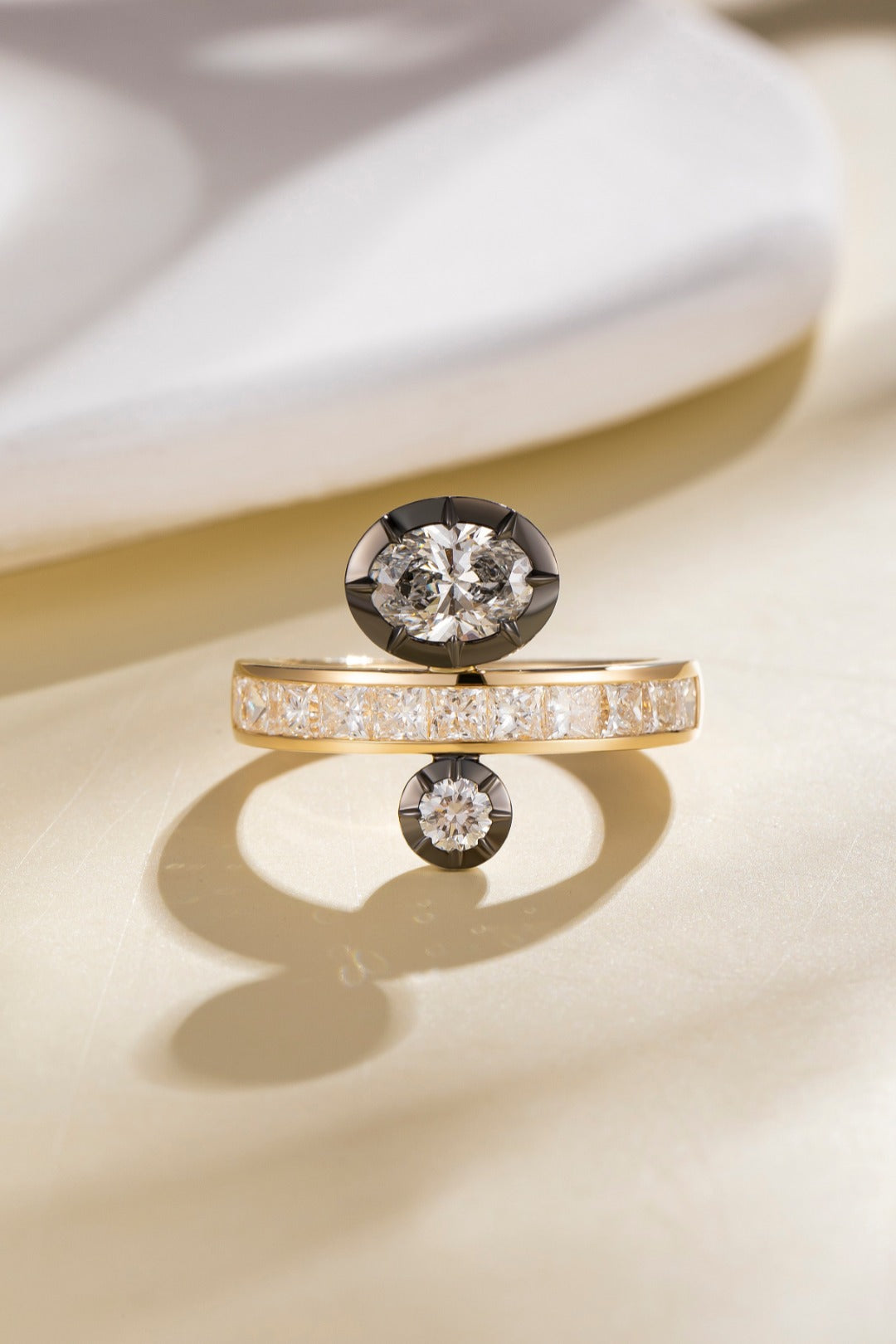 14K 金培育鑽石戒指 - 0.74ct 主石配 1.27ct 副石 (14 號)