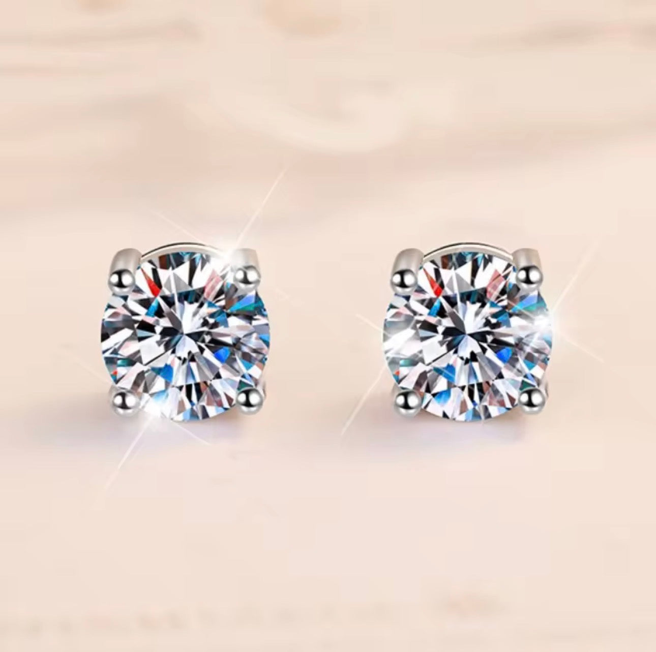 經典四爪鑲嵌 VVS1 仿真鑽石耳釘 | S925 純銀 | 單邊單顆設計