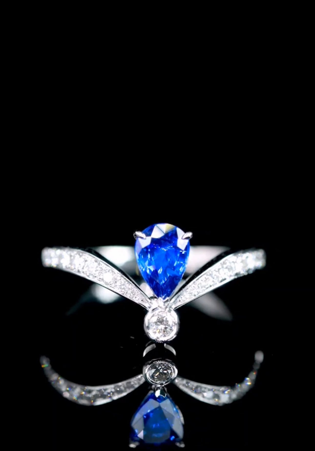 18K 金天然藍寶石戒指 0.749ct - 主石配鑽石副石奢華款 (1010473)