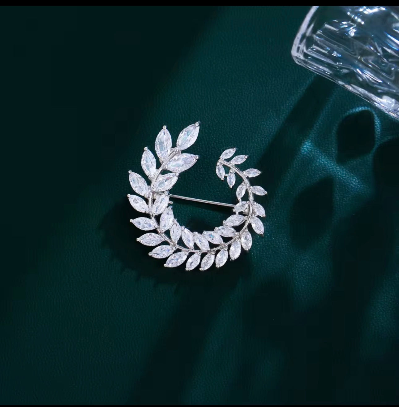 女性奢華橄欖枝葉胸針 - 立方鋯石水晶圍巾扣