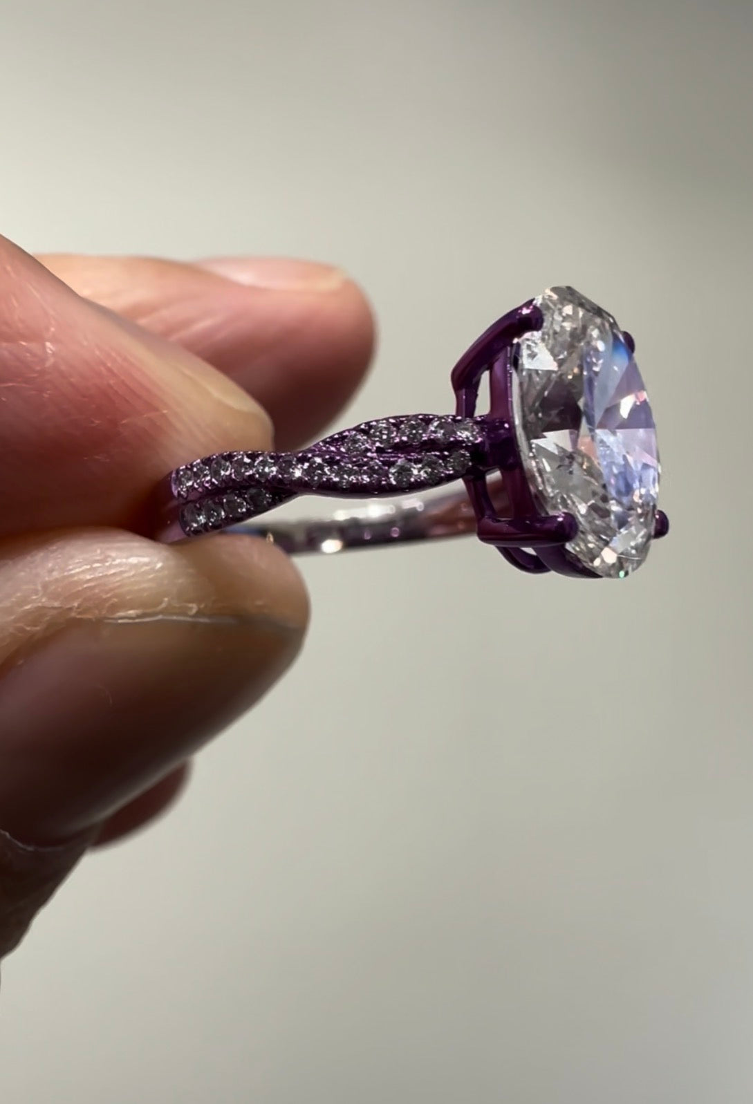9K 3.08卡紫色電彩金欖型鑽石戒指￼