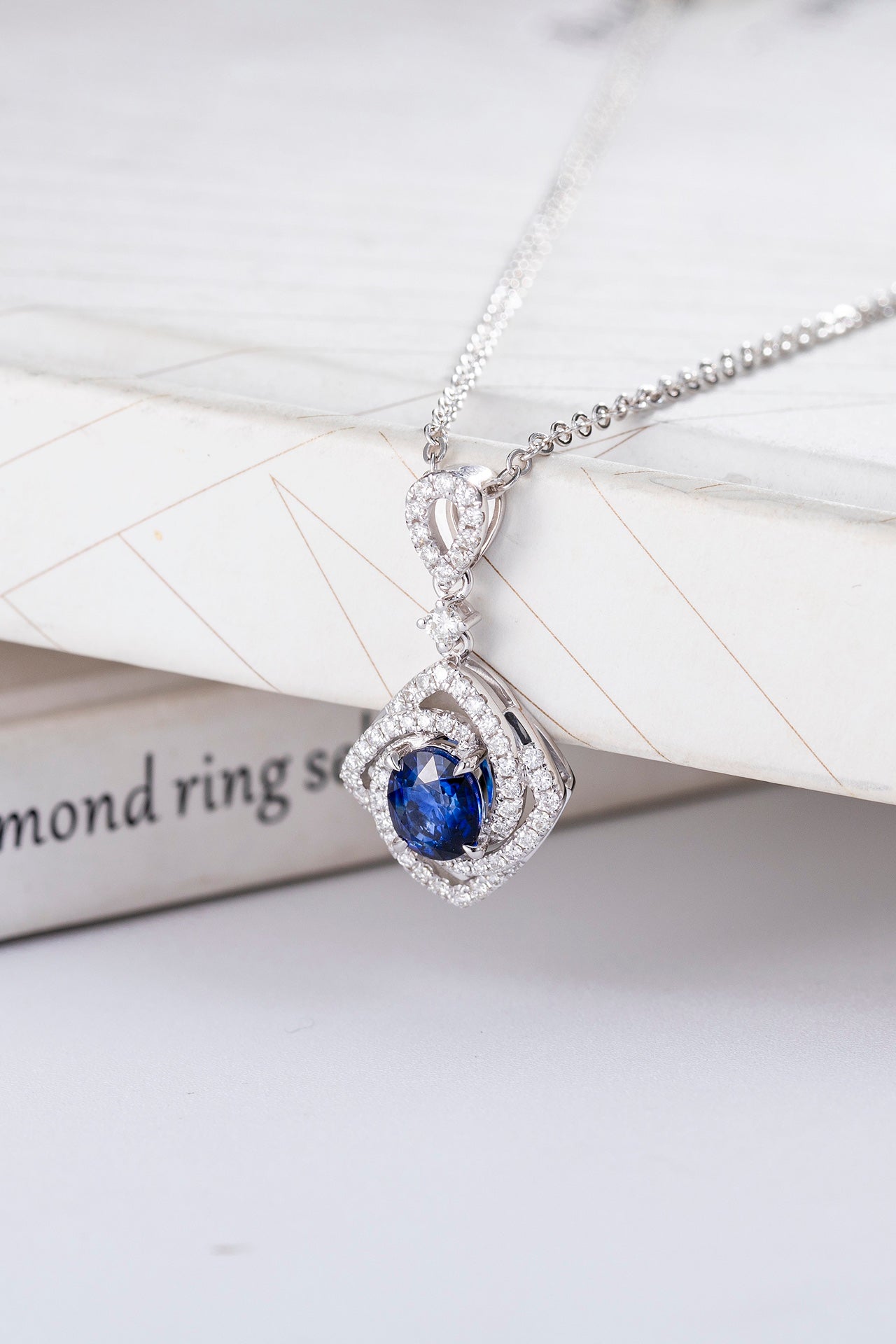 藍寶石鑽石吊墜 | 0.993ct 天然藍寶石 18K金項鍊