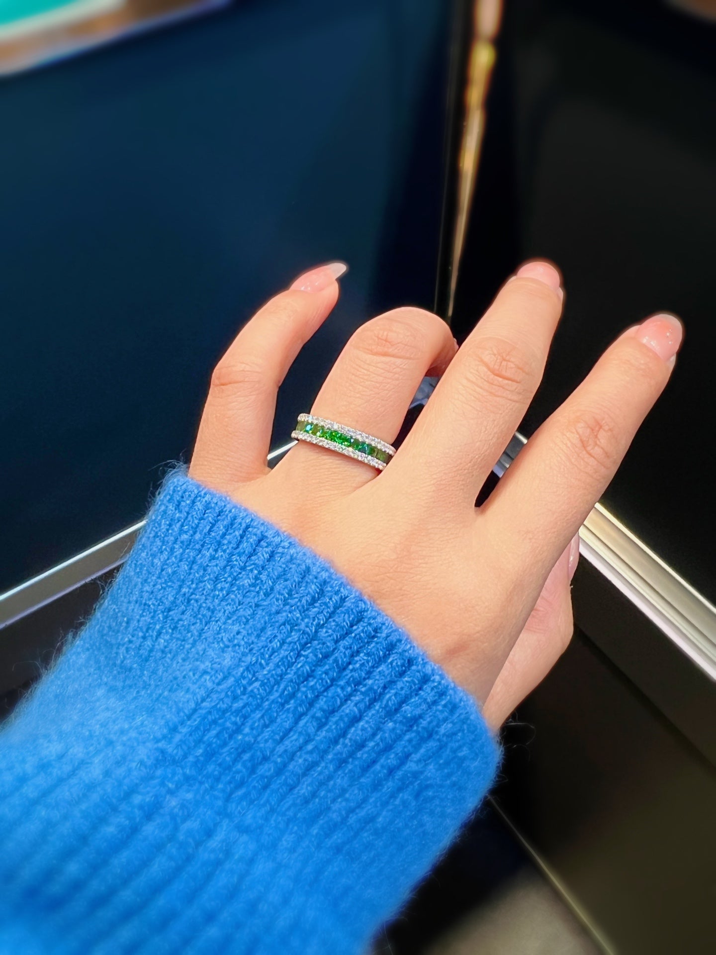 祖母綠戒指排戒 1.82ct | 18K金 4.07g | 天然寶石戒指